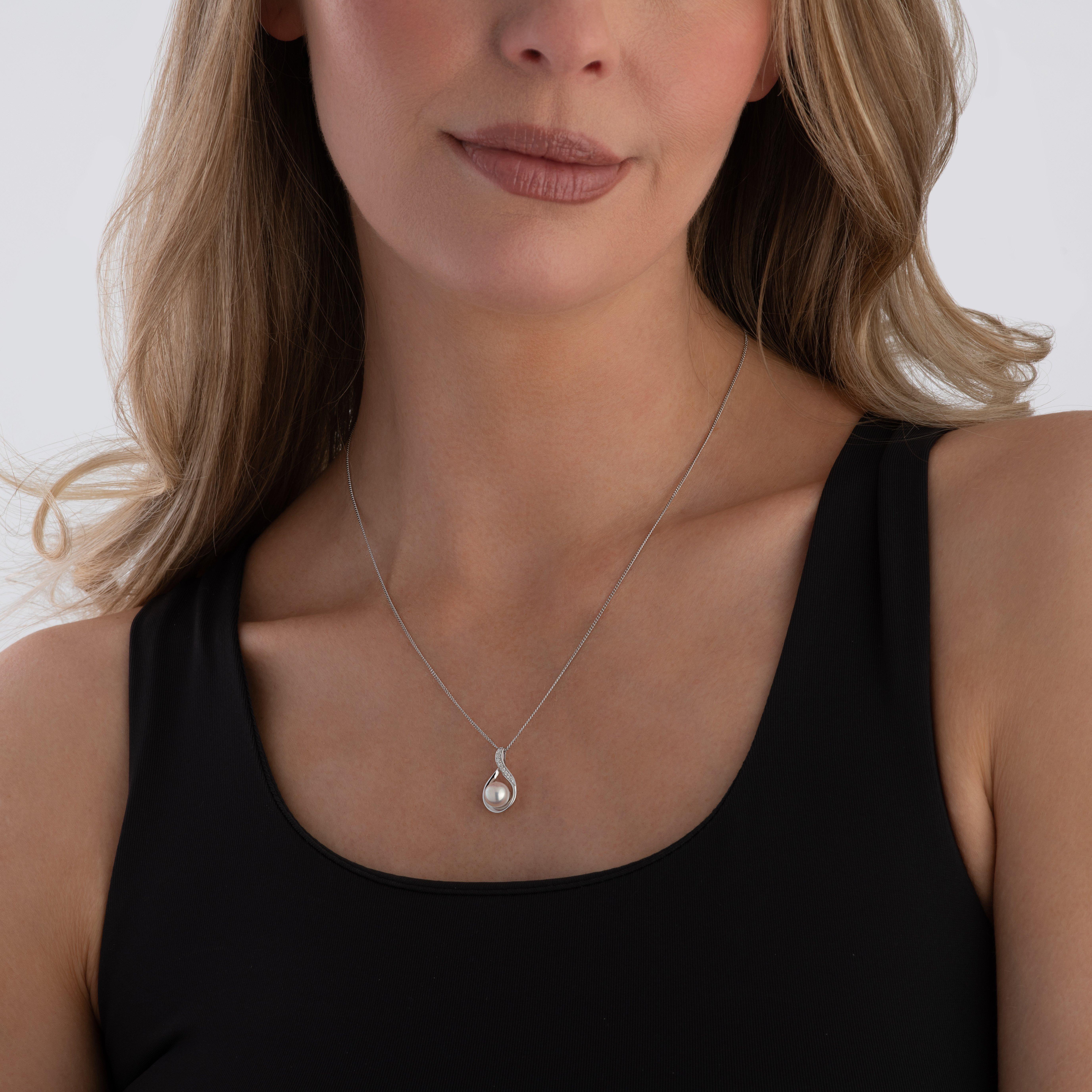 Beaverbrooks 9ct White Gold Diamond Freshwater Cultured Pearl