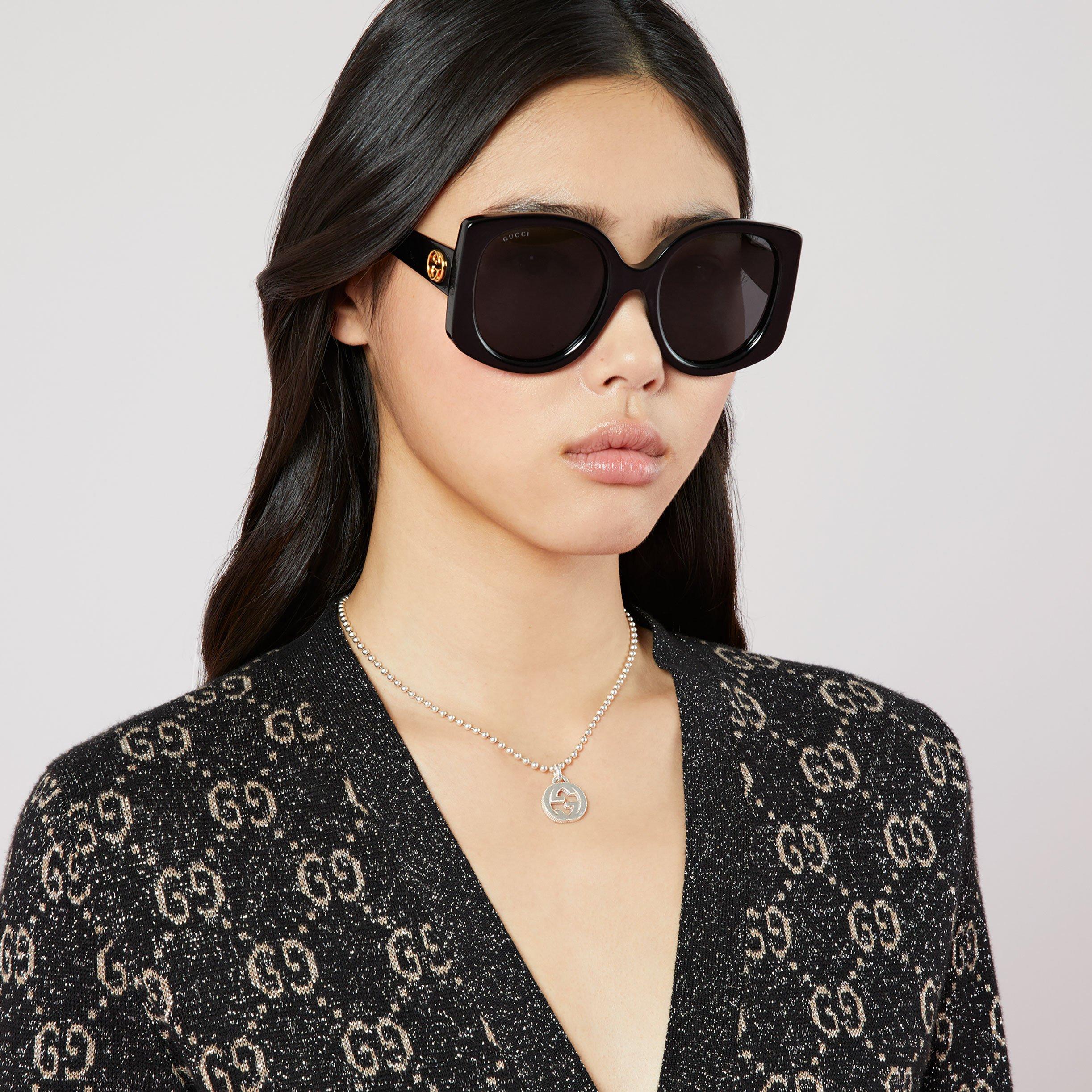 gucci interlocking g open pendant