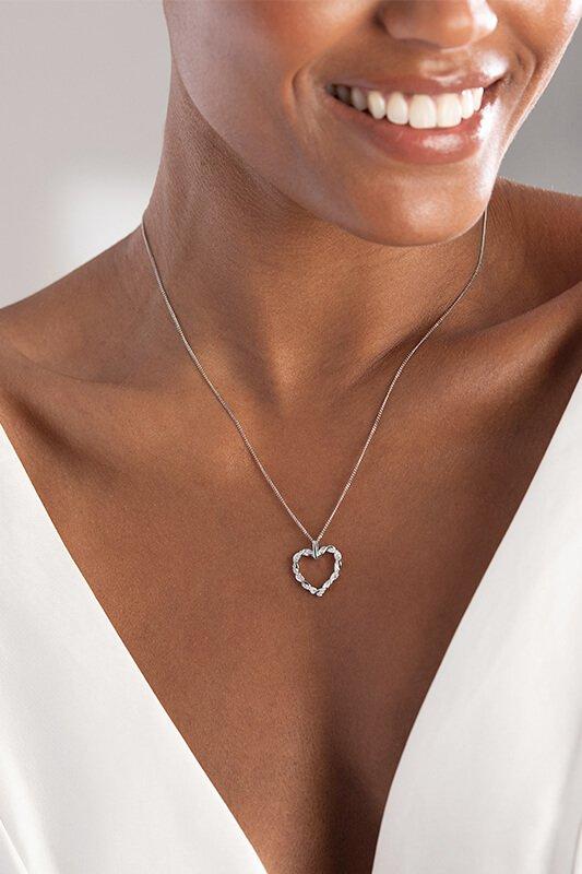Beaverbrooks Pendants
