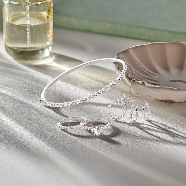 The Ultimate Guide to Diamonds