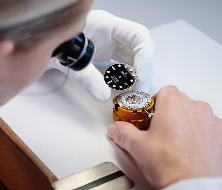 A voyage into the world of Rolex-loupe